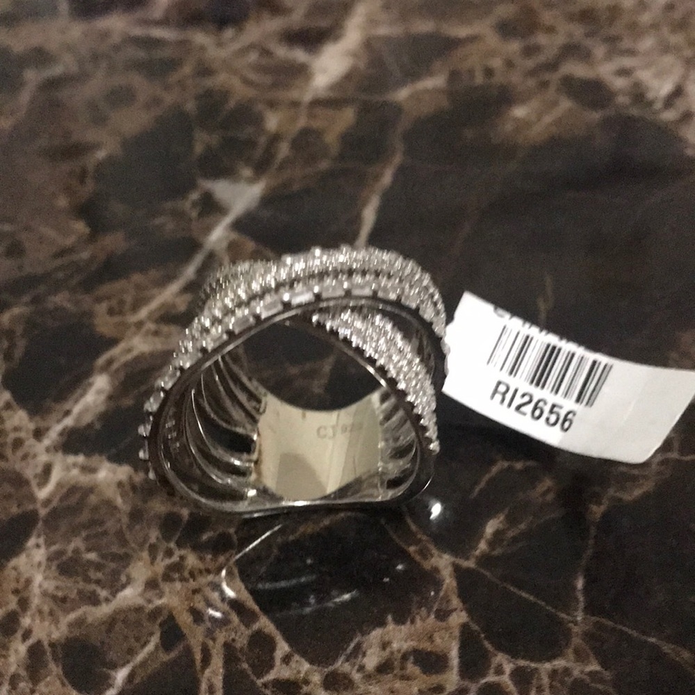 X-Shaped Ring - Picture 3 of 3